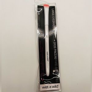 Wet n Wild Essential Brush - Eyeshadow Brush